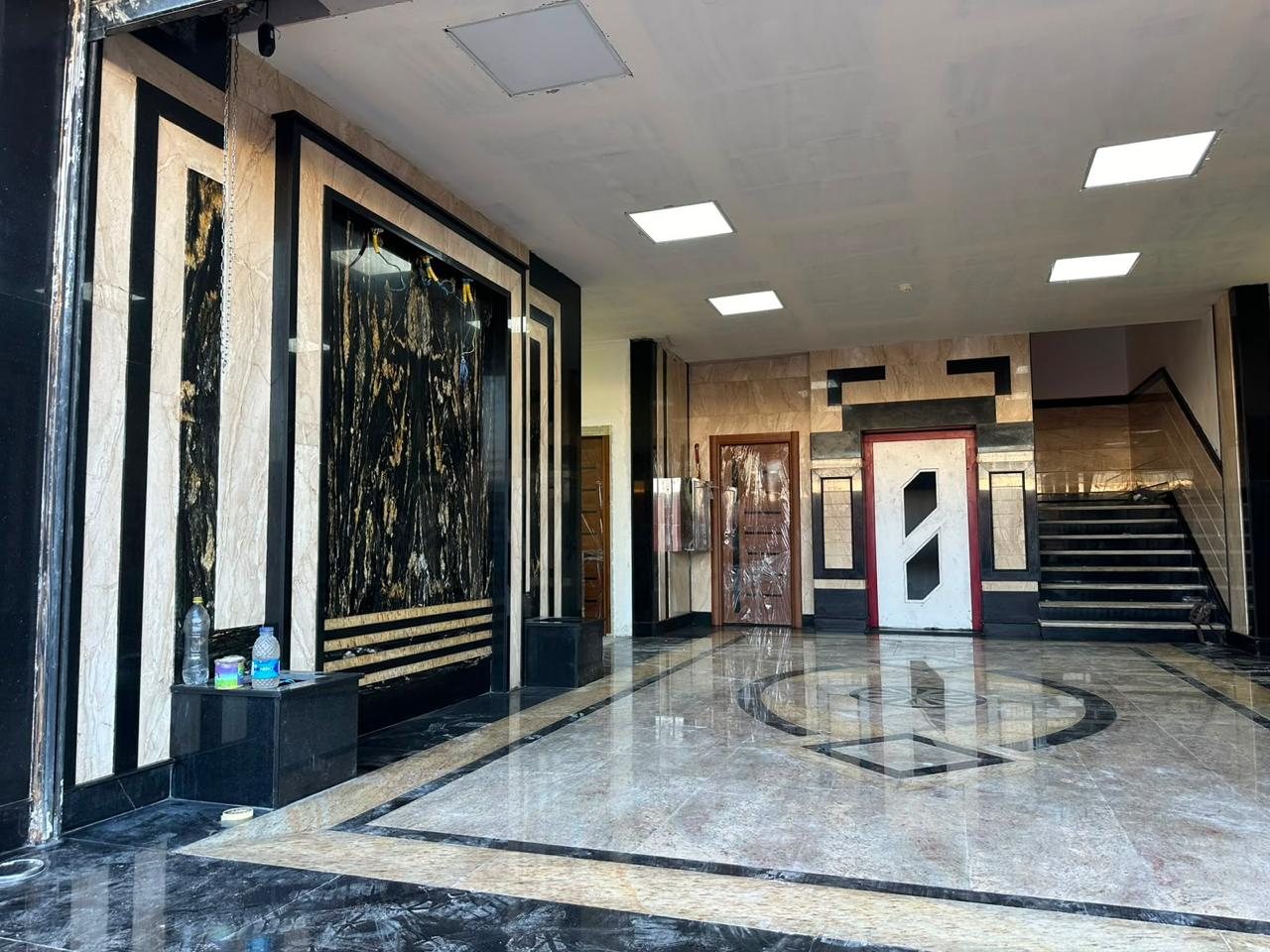 Al-Taalab factory, black and white marble corridors and inlay (2)
